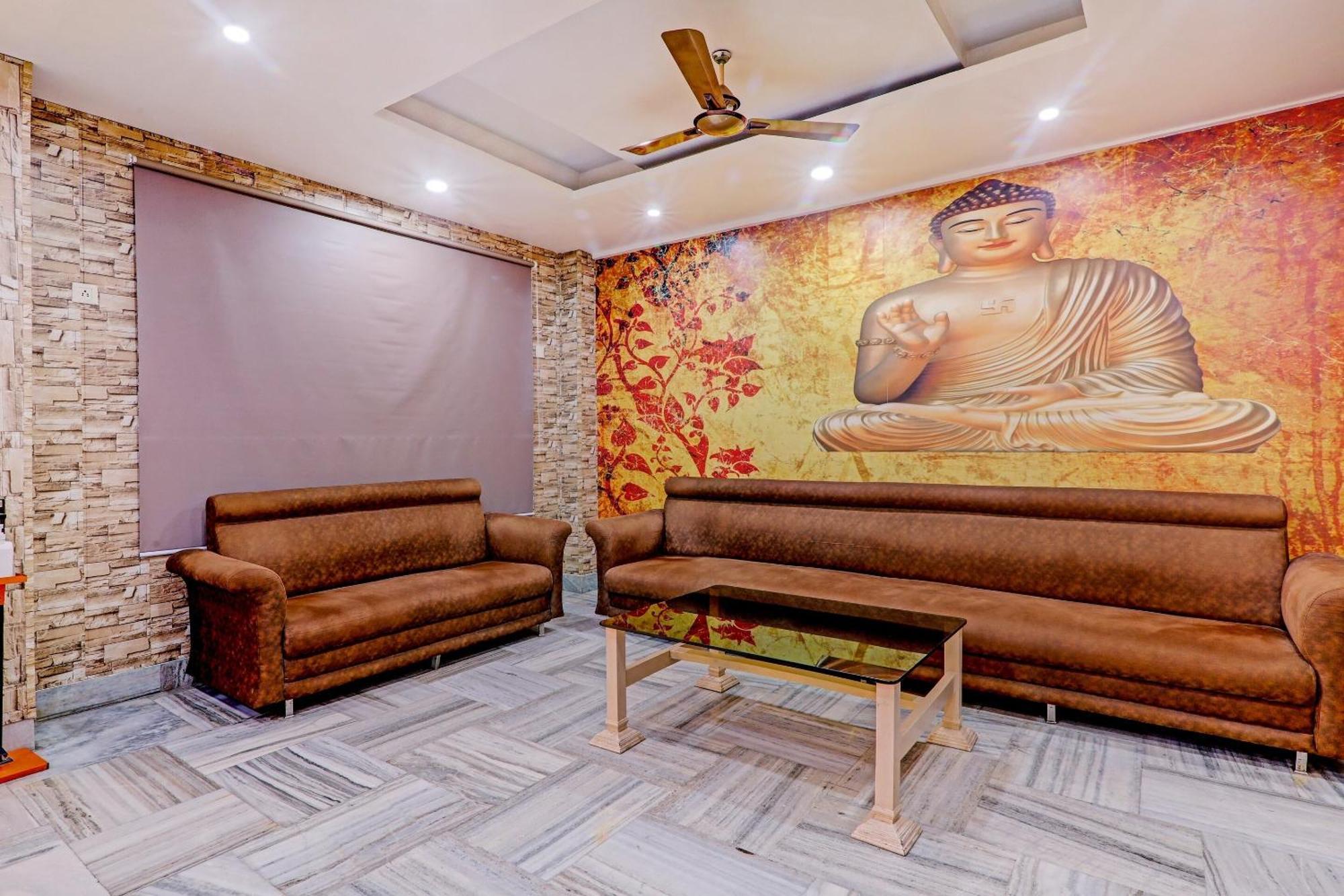 Oyo Flagship 73630 Riz Hotel Varanasi