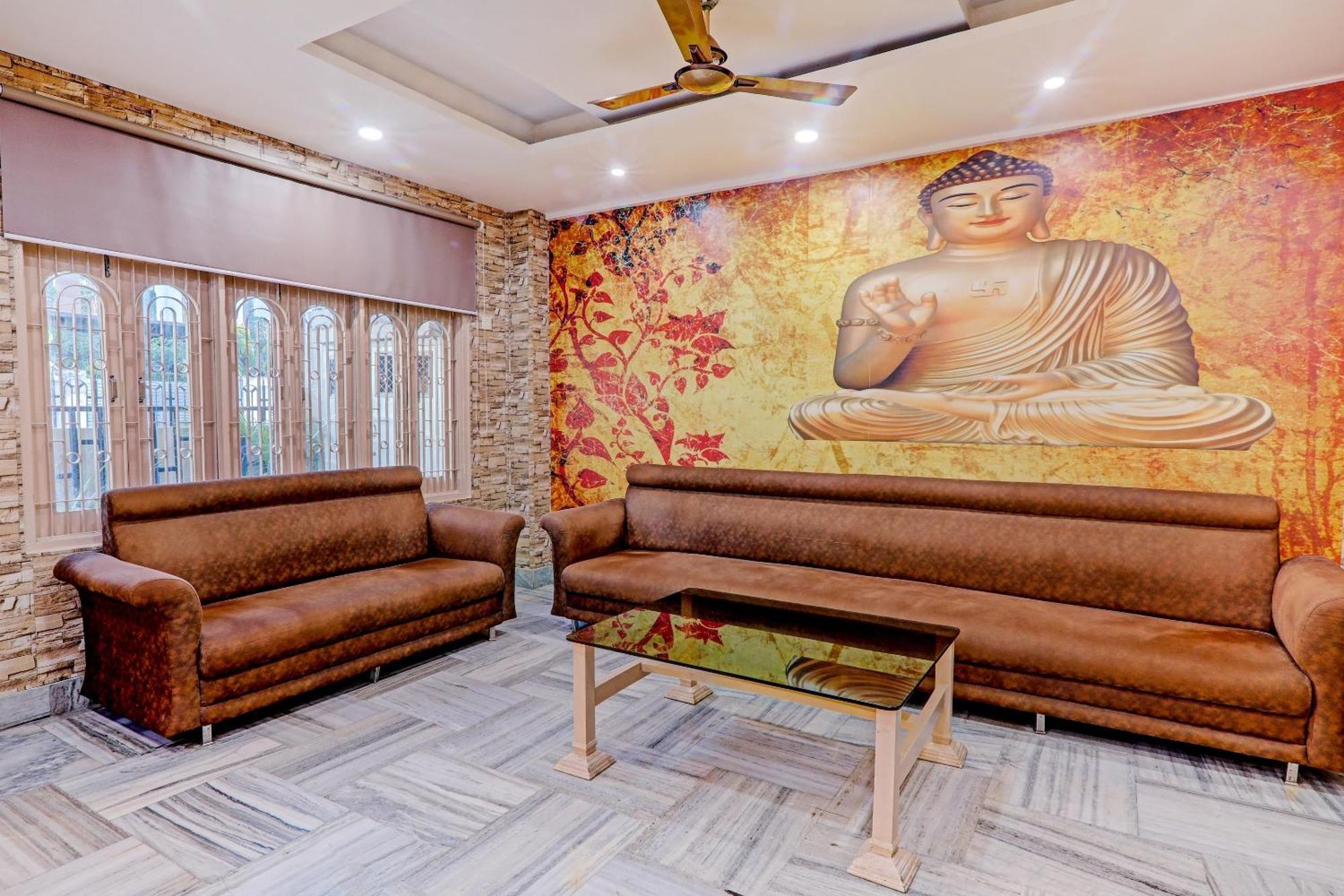 Oyo Flagship 73630 Riz Hotel Varanasi