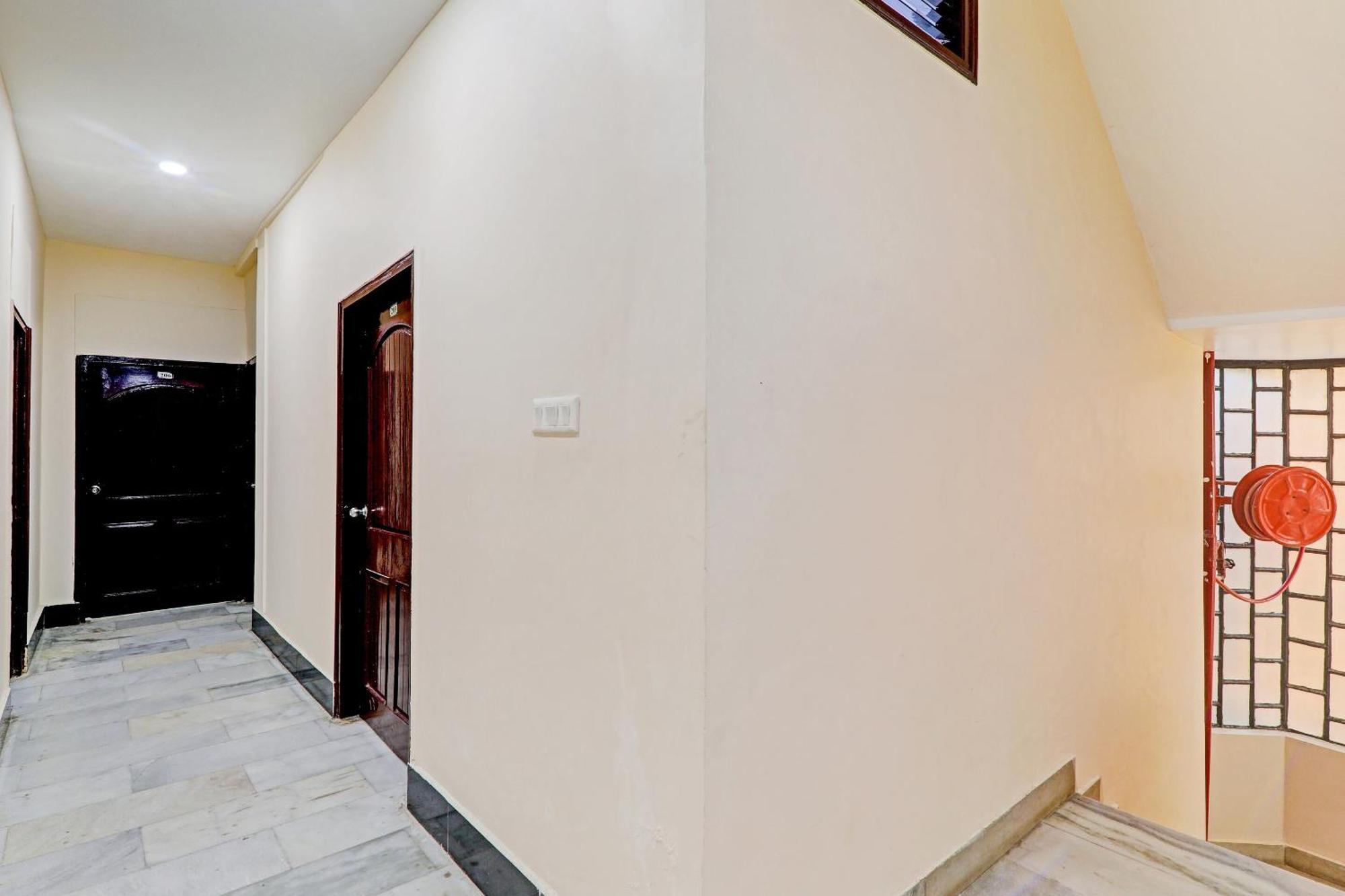 Oyo Flagship 73630 Riz Hotel Varanasi