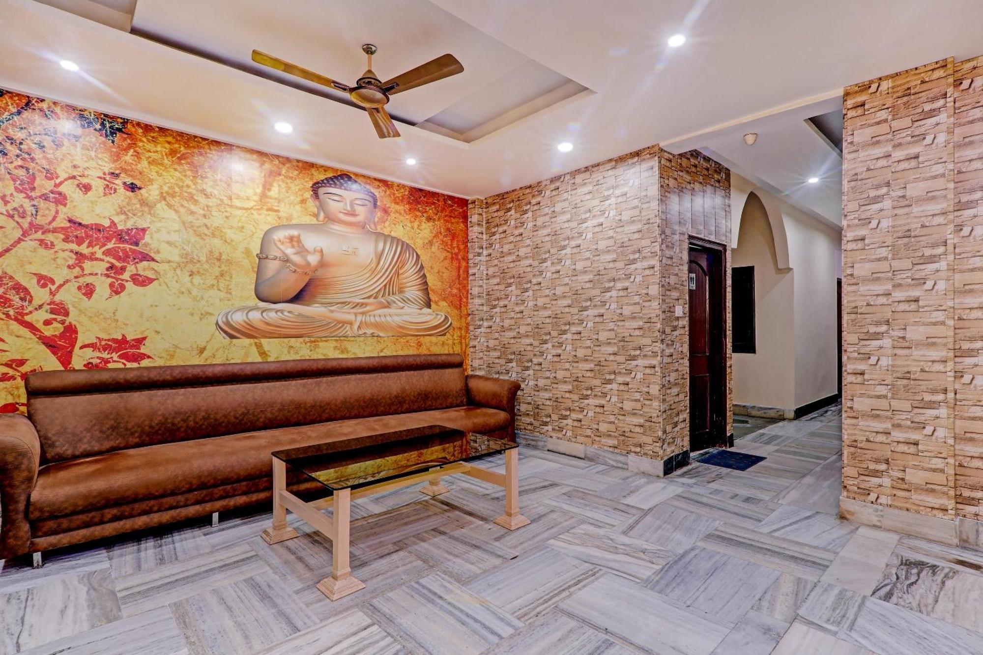 Oyo Flagship 73630 Riz Hotel